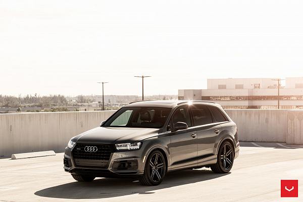 Фото дисков Vossen HF-1 Глянцевый темный лак на Audi Q7 (4M)
