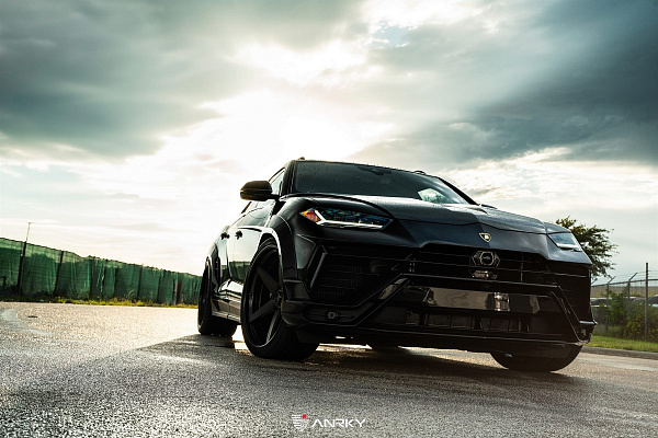 Фото дисков Anrky RS5.3 Черный сатин на Lamborghini Urus