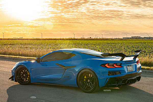 Фото дисков Strasse Wheels SV4-RS Deep Concave FS Черный сатин на Chevrolet Corvette C8