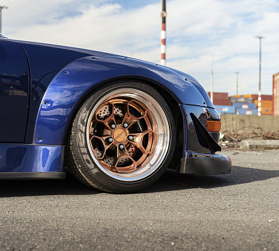 Фото дисков Rotiform HUR на Porsche 911 II