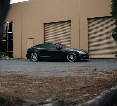 Фото дисков HRE 312 GTS на Tesla Model S