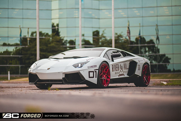 Фото дисков BC Forged HC053 Красный глянец на Lamborghini Aventador