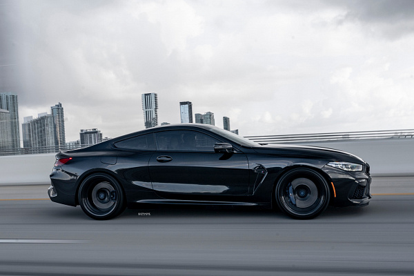 Фото дисков Strasse Wheels SB1 Deep Concave Duoblock Черный глянец на BMW 8/M8