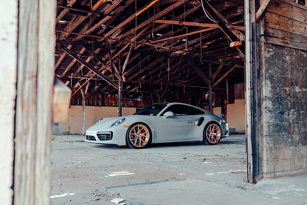 Фото дисков Strasse Wheels SM5RT Deep Concave Duoblock Сатиновая шампань на Porsche 911 VII