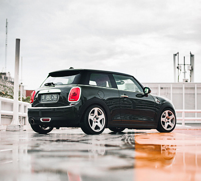 Фото дисков HRE 527M на MINI Cooper III