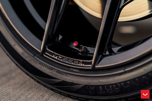 Фото дисков Vossen HF-5 Черный глянец на Jeep Grand Cherokee IV
