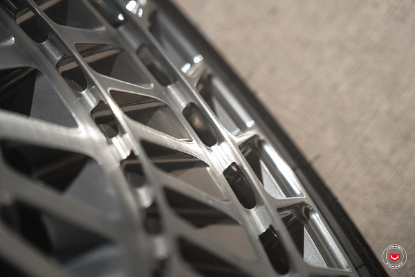 Фото дисков Vossen LC3-13T Глянцевый лак на Mercedes-Benz EQS