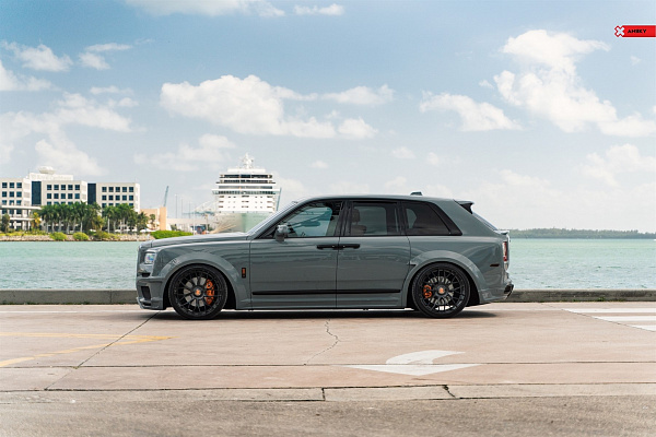 Фото дисков Anrky AN20 Черный глянец на Rolls-Royce Cullinan