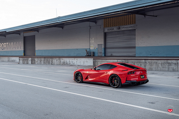 Фото дисков Vossen S17-06 Черный глянец на Ferrari 812