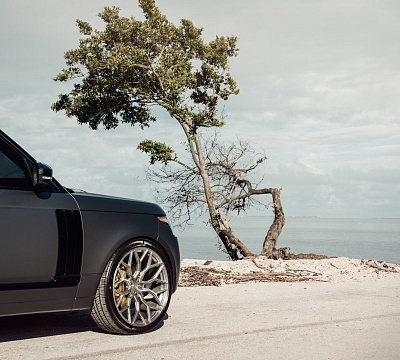 Фото дисков Vossen S17-01 на Land Rover Range Rover IV