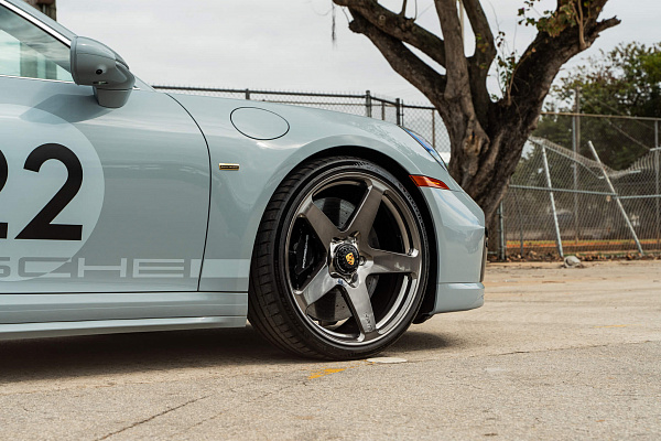 Фото дисков HRE 527M Глянцевый темный лак на Porsche 911 VIII