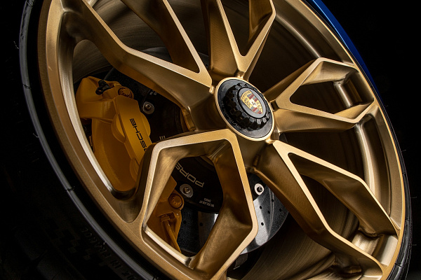 Фото дисков HRE P201 Глянцевое золото на Porsche 911 VII