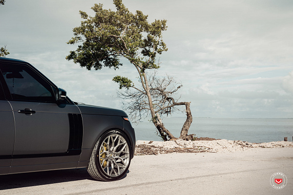 Фото дисков Vossen S17-01 Глянцевый тонированный лак на Range Rover IV