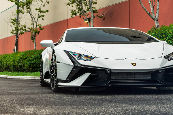 Фото дисков HRE P200 Черный глянец на Lamborghini Huracan