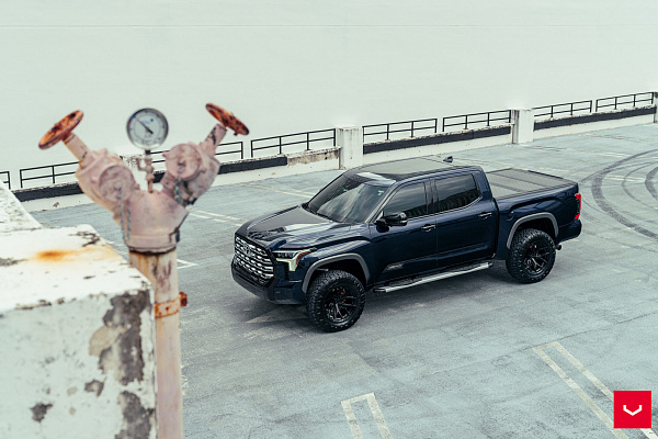 Фото дисков Vossen HF6-4 Черный глянец на Toyota Tundra III