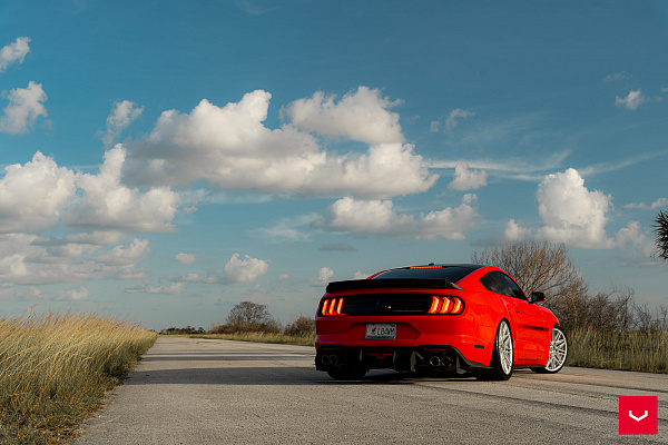 Фото дисков Vossen HF-7 Серебро на Ford Mustang VI