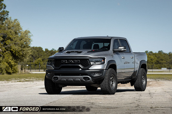 Фото дисков BC Forged TD01 Матовый графит на Ram 1500 V