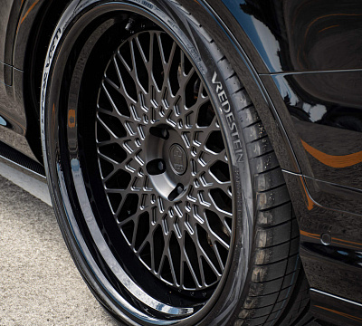 Фото дисков HRE 501 на Bentley Bentayga