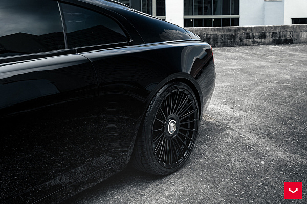 Фото дисков Vossen HF-8 Черный глянец на Rolls-Royce Wraith