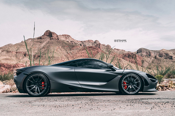 Фото дисков Savini SV1 Черный глянец на McLaren 720S