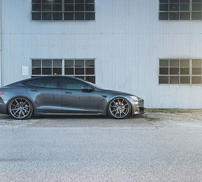 Фото дисков Vossen VFS-1 на Tesla Model S