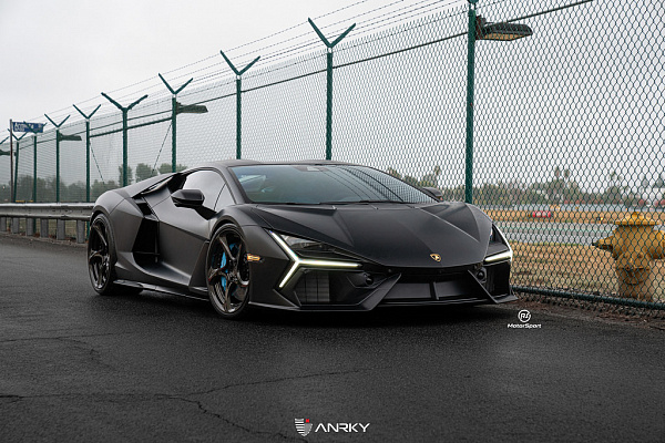 Фото дисков Anrky XR-205 Черный глянец на Lamborghini Revuelto