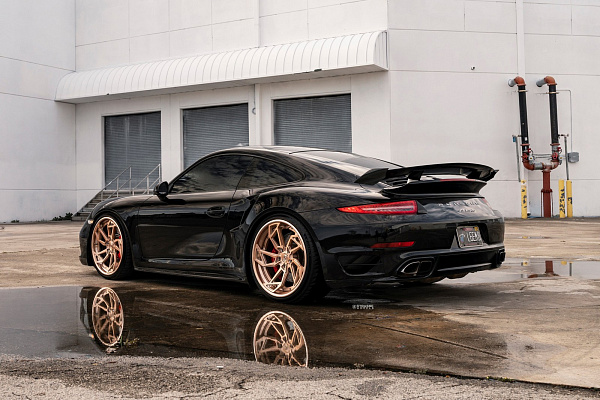 Фото дисков Strasse Wheels SB1 Deep Concave FS Сатиновое золото на Porsche 911 VII