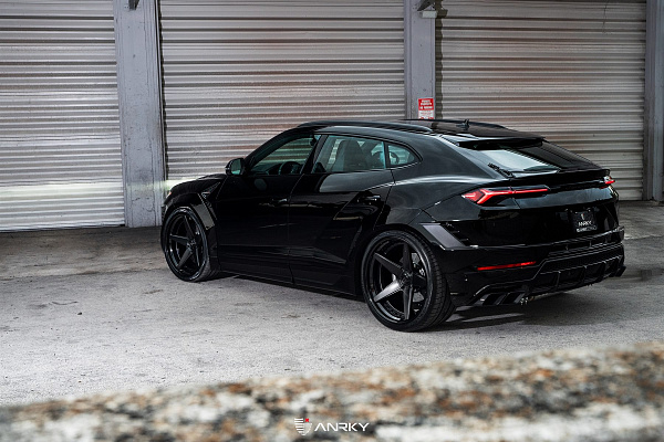 Фото дисков Anrky RS5.3 Черный сатин на Lamborghini Urus