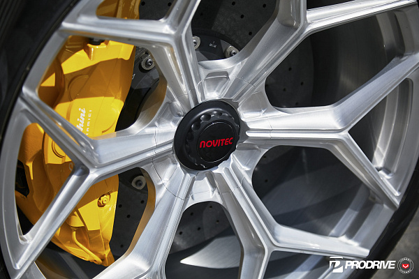 Фото дисков NOVITEC NL4 Глянцевый лак на Lamborghini Urus