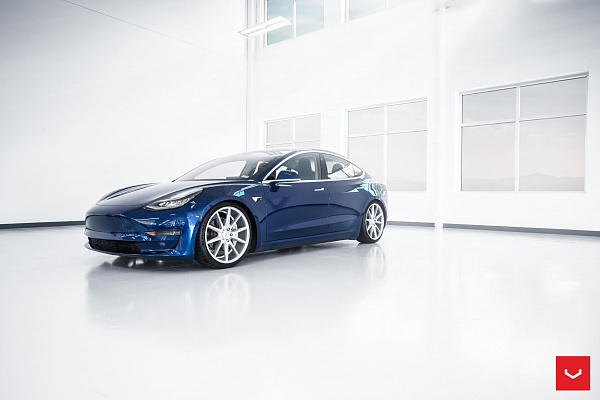 Фото дисков Vossen VFS-1 Серебро на Tesla Model 3