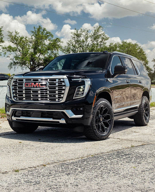Фото дисков 4P83 Черный глянец на GMC Yukon V