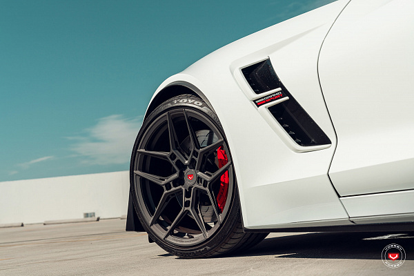 Фото дисков Vossen EVO-4R Сатиновый графит на Chevrolet Corvette C7