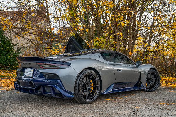 Фото дисков AL13 R10 Черный глянец на Maserati MC20