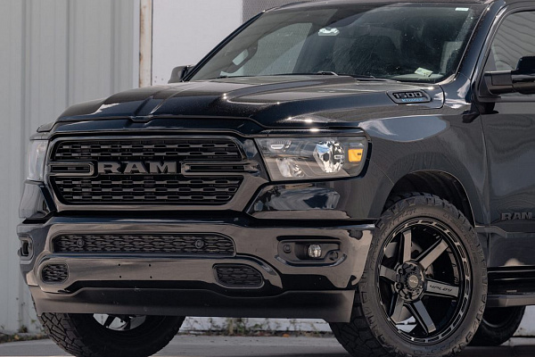 Фото дисков 4PLAY 4P63 Черный глянец на Ram 1500 V