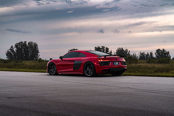 Фото дисков Strasse Wheels SM5R Deep Concave Duoblock Черный глянец на Audi R8 (4S)