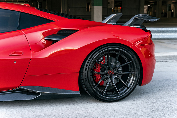 Фото дисков Strasse Wheels SV5 Deep Concave FS Другой цвет на Ferrari 488