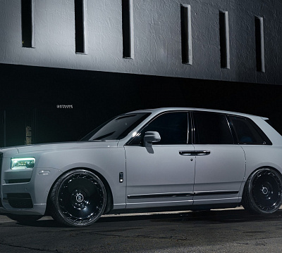 Фото дисков Strasse Wheels SV101 Deep Concave Duoblock RR на Rolls-Royce Cullinan