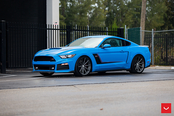 Фото дисков Vossen VFS-10 Глянцевый графит на Ford Mustang VI