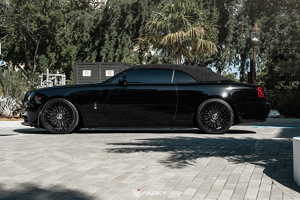 Фото дисков Anrky RF-140 Черный глянец на Rolls-Royce Wraith