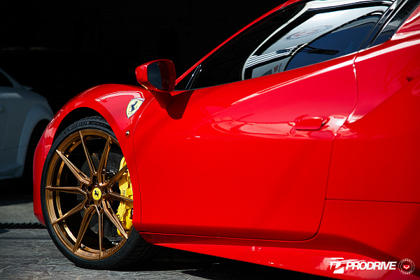 Фото дисков Vossen EVO-2R Глянцевое темное золото на Ferrari 488
