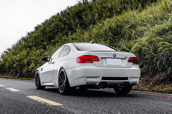 Фото дисков MRR NES SS-1.1 Черный глянец на BMW 3/M3 (E90)