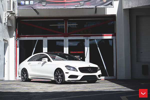 Фото дисков Vossen VFS-6 Глянцевый графит на Mercedes-Benz CLS (C218)