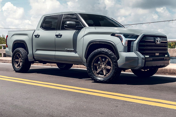 Фото дисков 4PLAY 4PS63 Глянцевая темная бронза на Toyota Tundra III