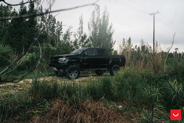 Фото дисков Vossen HF6-2 Сатиновый графит на Chevrolet Colorado