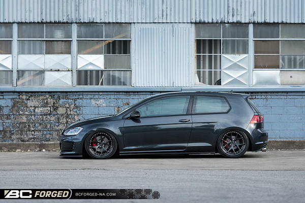 Фото дисков BC Forged HCS21 Глянцевый темный лак на Volkswagen Golf VII