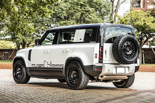 Фото дисков Black Rhino AXLE Черный сатин на Land Rover Defender II