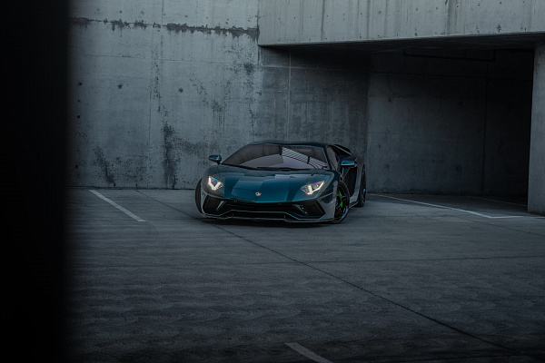 Фото дисков Brixton Forged TR05 Черный глянец на Lamborghini Aventador