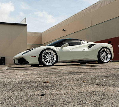 Фото дисков HRE 520 на Ferrari 488