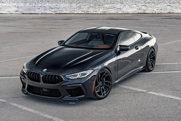 Фото дисков Strasse Wheels SB1 Deep Concave Duoblock Черный глянец на BMW 8/M8