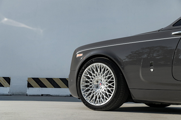 Фото дисков HRE 501M Глянцевый лак на Rolls-Royce Phantom